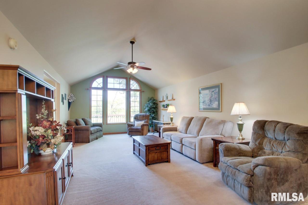 5139 Columbus Road Quincy, IL 62305 - Photo 6 of 27 Gallery Image 6
