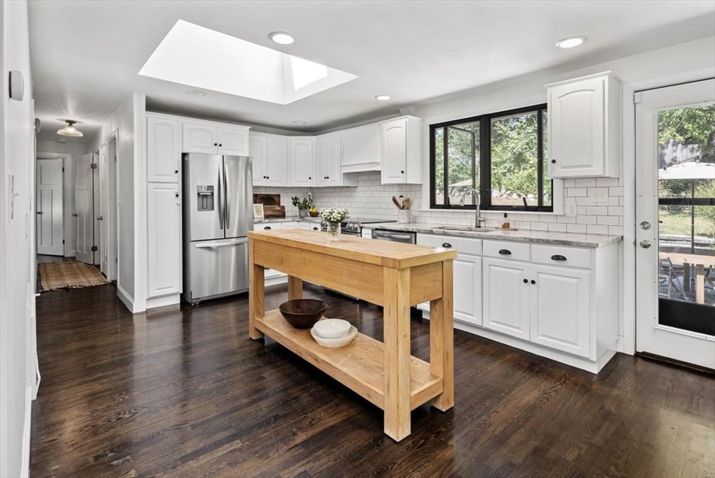 19 Pilgrim Road Hingham, MA 02043 - Photo 12 of 40