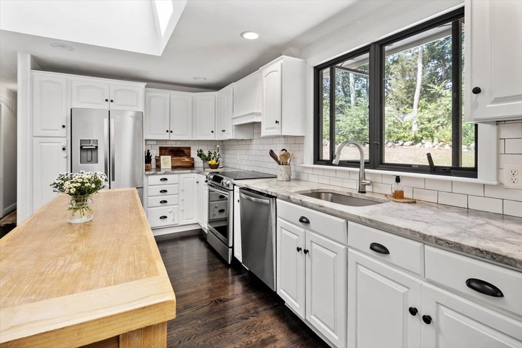 19 Pilgrim Road Hingham, MA 02043 - Photo 13 of 40