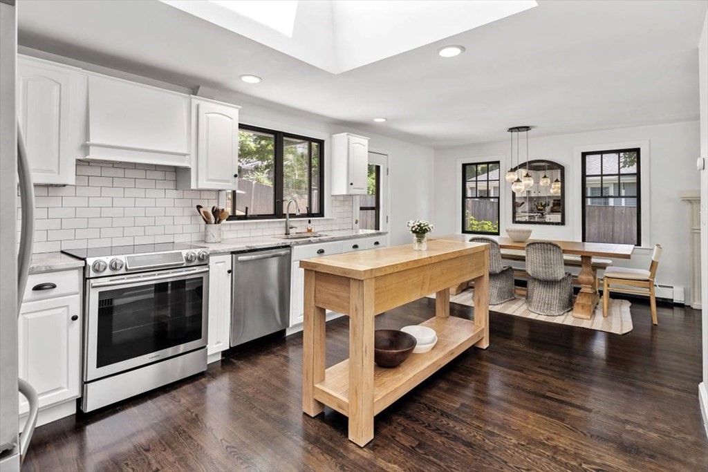 19 Pilgrim Road Hingham, MA 02043 - Photo 14 of 40