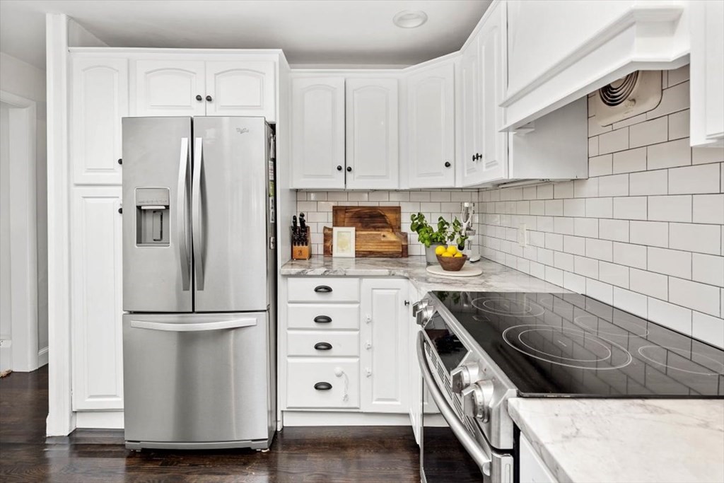 19 Pilgrim Road Hingham, MA 02043 - Photo 15 of 40