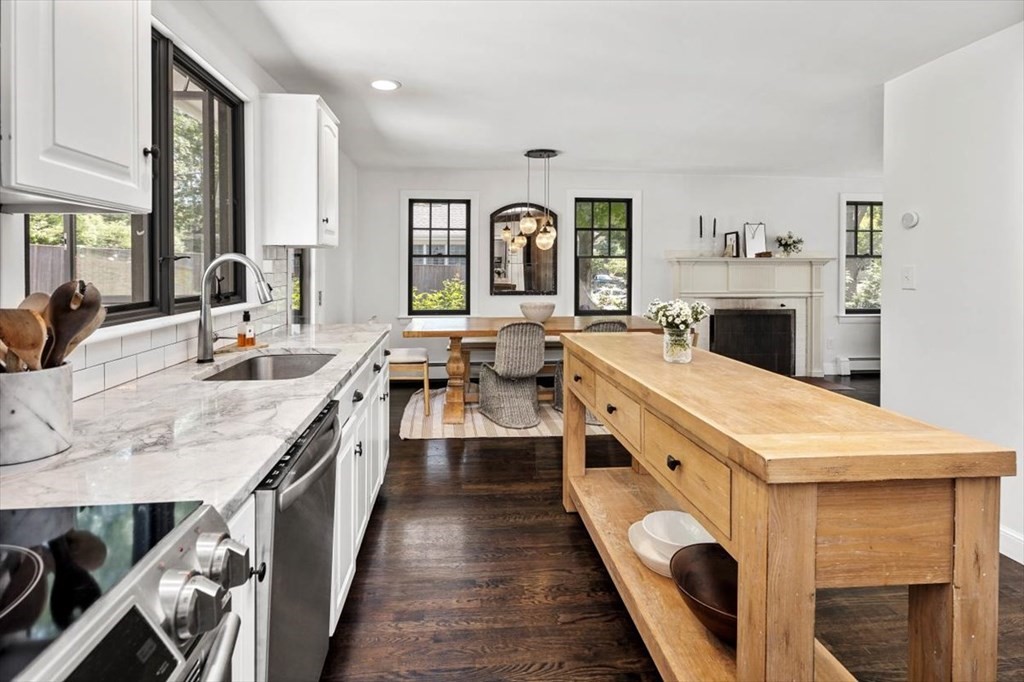 19 Pilgrim Road Hingham, MA 02043 - Photo 16 of 40