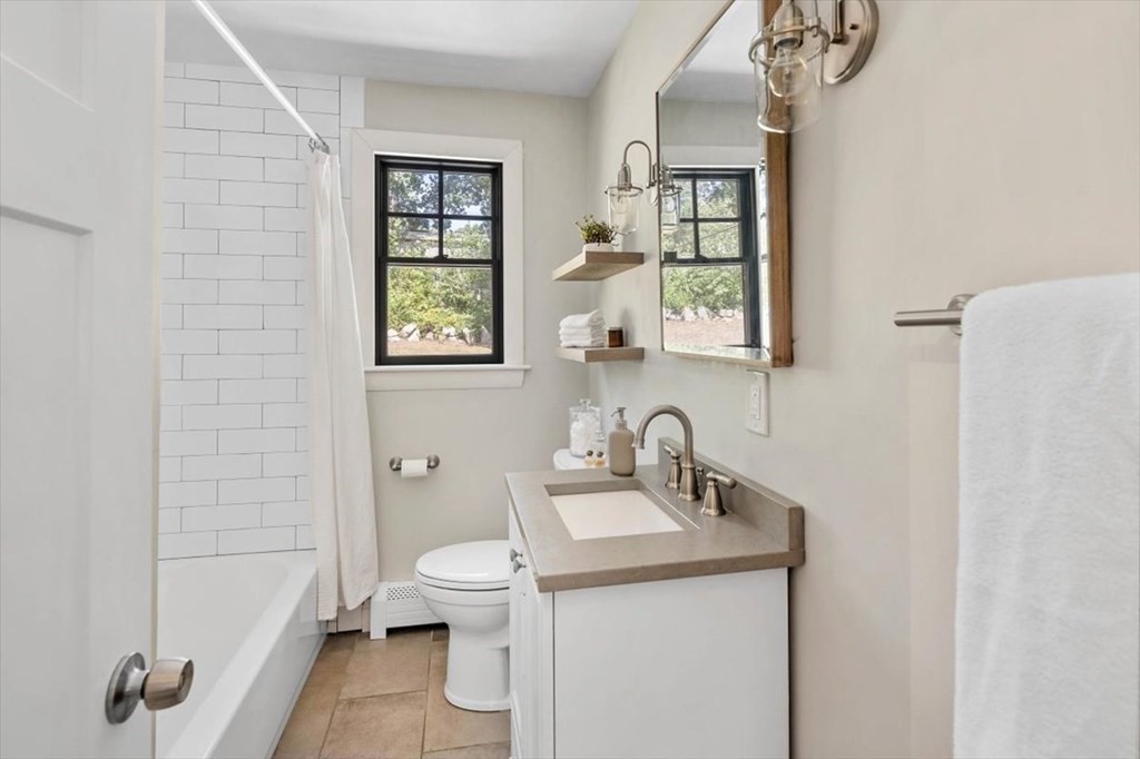 19 Pilgrim Road Hingham, MA 02043 - Photo 18 of 40