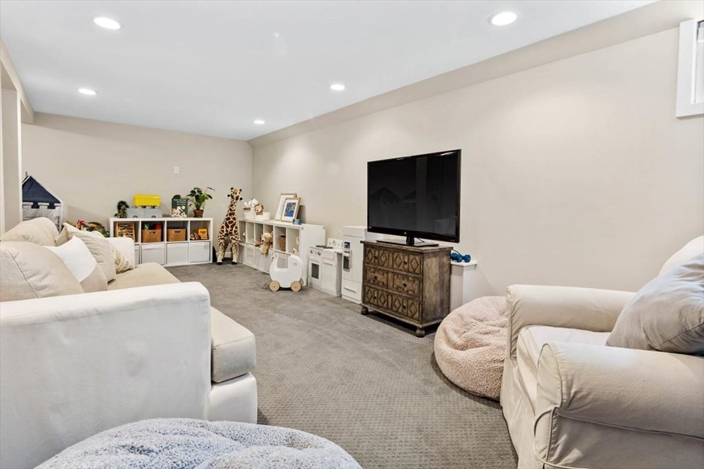 19 Pilgrim Road Hingham, MA 02043 - Photo 27 of 40