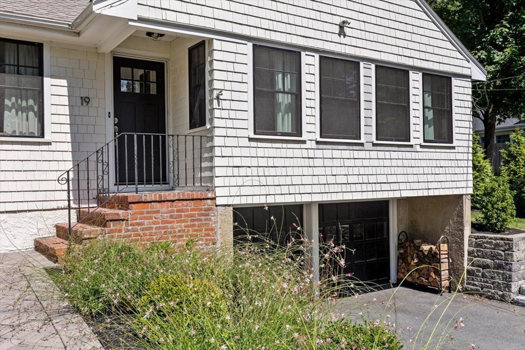 19 Pilgrim Road Hingham, MA 02043 - Photo 3 of 40