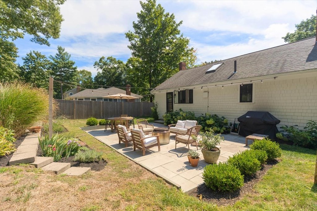 19 Pilgrim Road Hingham, MA 02043 - Photo 31 of 40