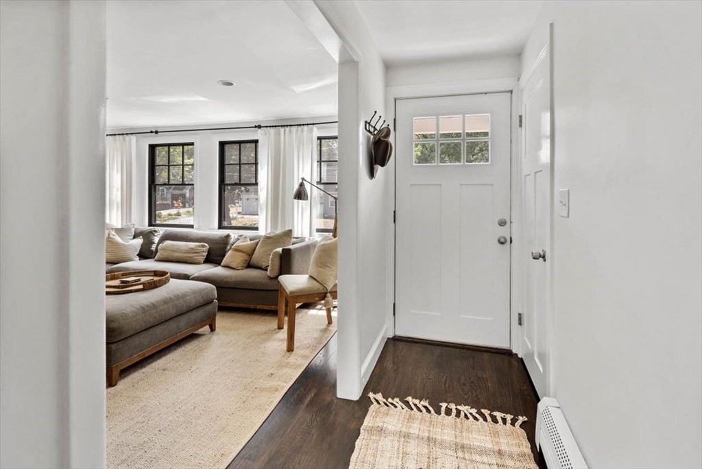 19 Pilgrim Road Hingham, MA 02043 - Photo 4 of 40