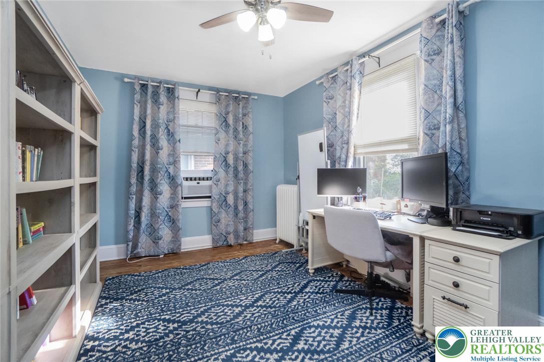 1209 Maple Street Bethlehem, PA 18018 - Photo 29 of 46 a workspace with furniture