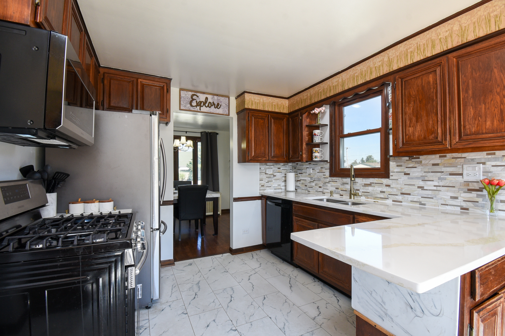 8145 State Road Burbank, IL 60459 - Photo 6 of 31 Gallery Image 6