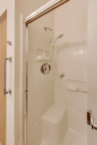 $157,000 | 605 Barrington Avenue, Unit 140, East Dundee, IL 60118