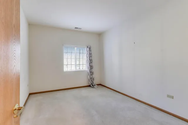 $157,000 | 605 Barrington Avenue, Unit 140, East Dundee, IL 60118