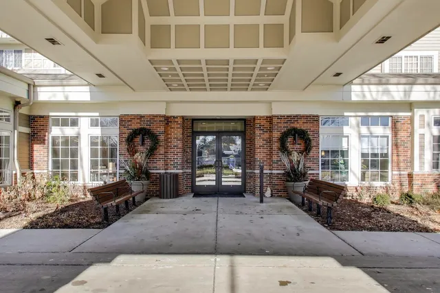 $157,000 | 605 Barrington Avenue, Unit 140, East Dundee, IL 60118