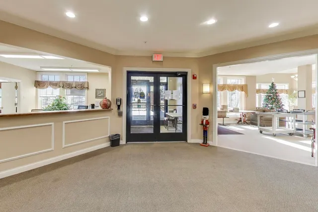 $157,000 | 605 Barrington Avenue, Unit 140, East Dundee, IL 60118