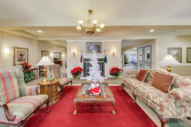 $157,000 | 605 Barrington Avenue, Unit 140, East Dundee, IL 60118