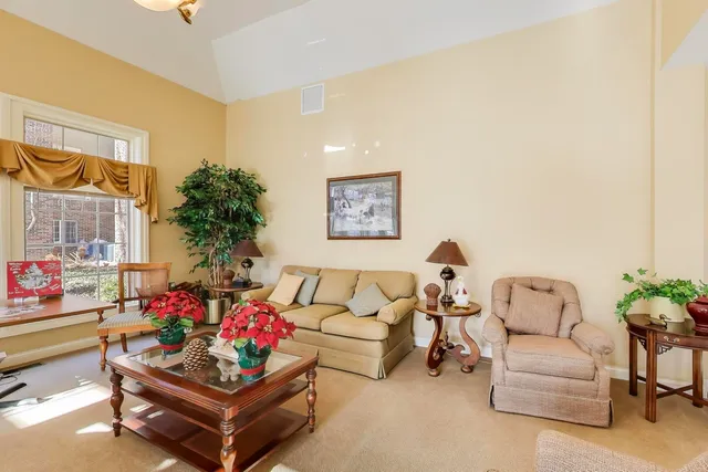 $157,000 | 605 Barrington Avenue, Unit 140, East Dundee, IL 60118