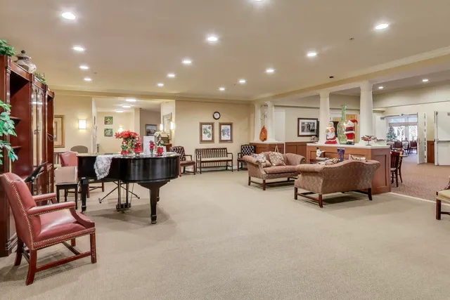 $157,000 | 605 Barrington Avenue, Unit 140, East Dundee, IL 60118