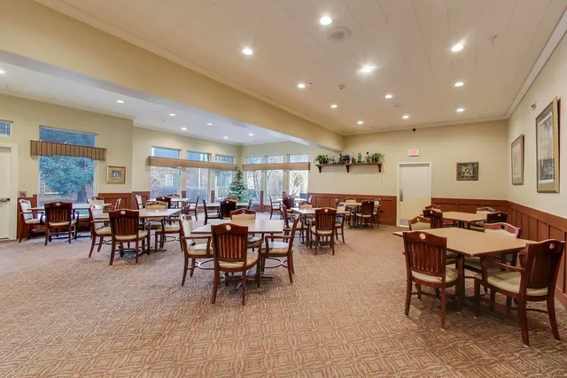 $157,000 | 605 Barrington Avenue, Unit 140, East Dundee, IL 60118