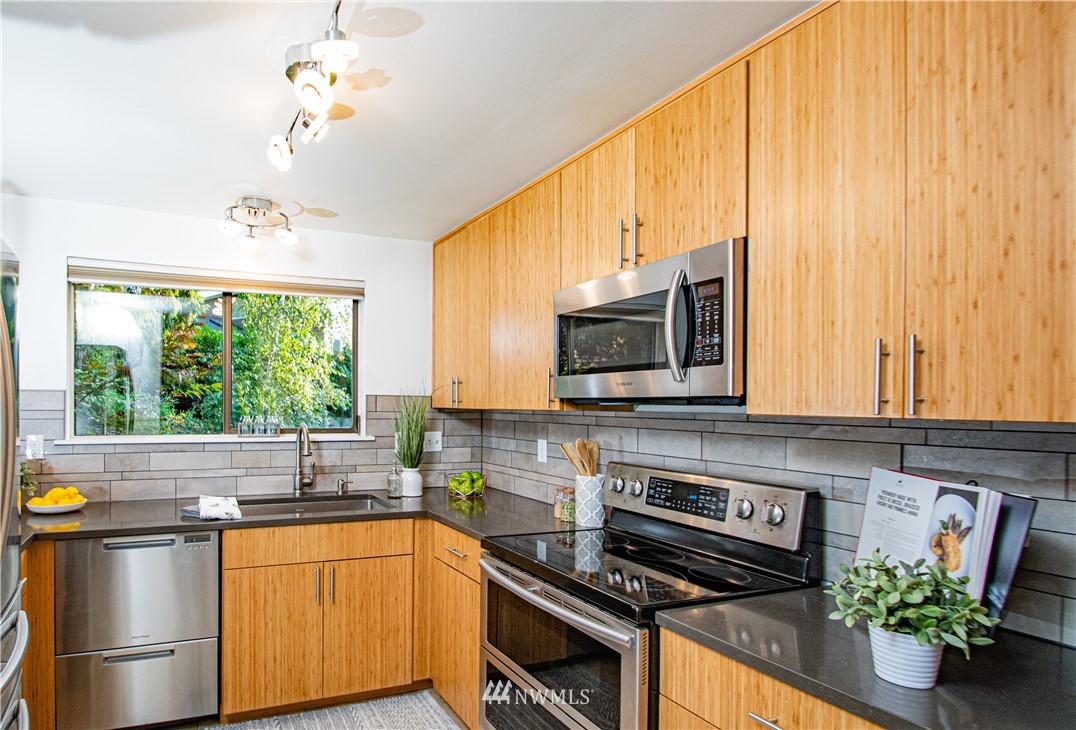222 221st Street Southwest Bothell, WA 98021 - Photo 14 of 38