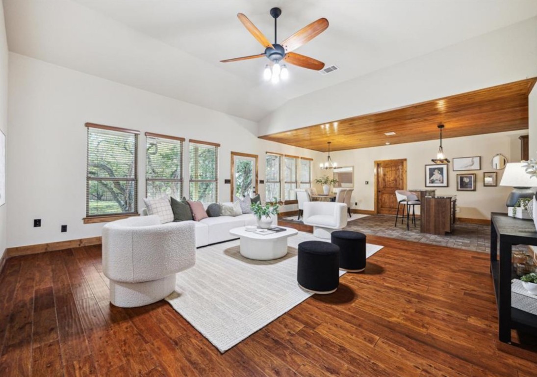 20603 Ridgeview Road Lago Vista, TX 78645 - Photo 5 of 34