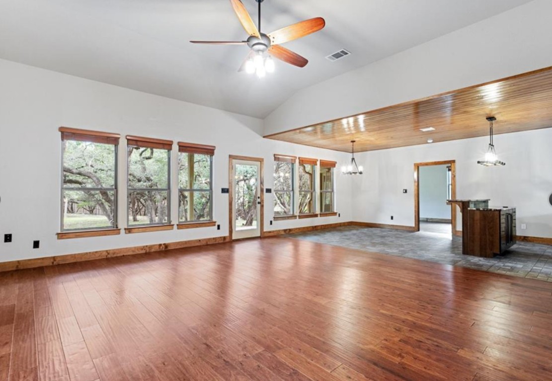 20603 Ridgeview Road Lago Vista, TX 78645 - Photo 7 of 34