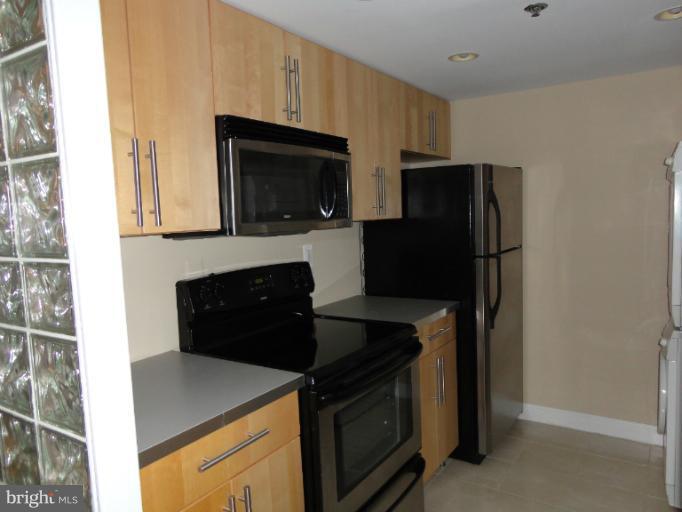 5911 Edsall Road, Unit 1205 Alexandria, VA 22304 - Photo 5 of 13 Kitchen