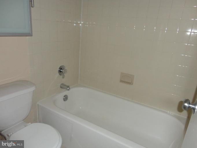 5911 Edsall Road, Unit 1205 Alexandria, VA 22304 - Photo 9 of 13 Bath