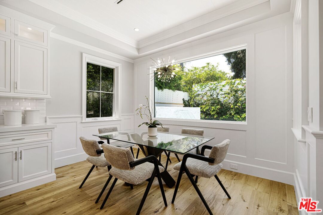 813 North Spaulding Avenue Los Angeles, CA 90046 - Photo 13 of 34