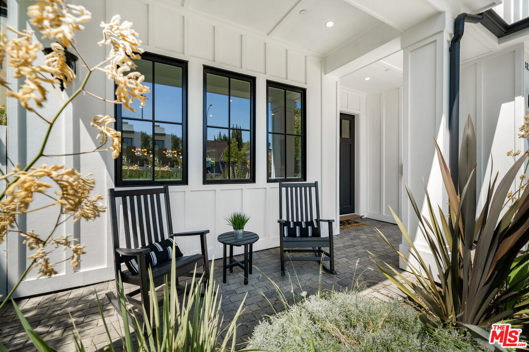 813 North Spaulding Avenue Los Angeles, CA 90046 - Photo 2 of 34