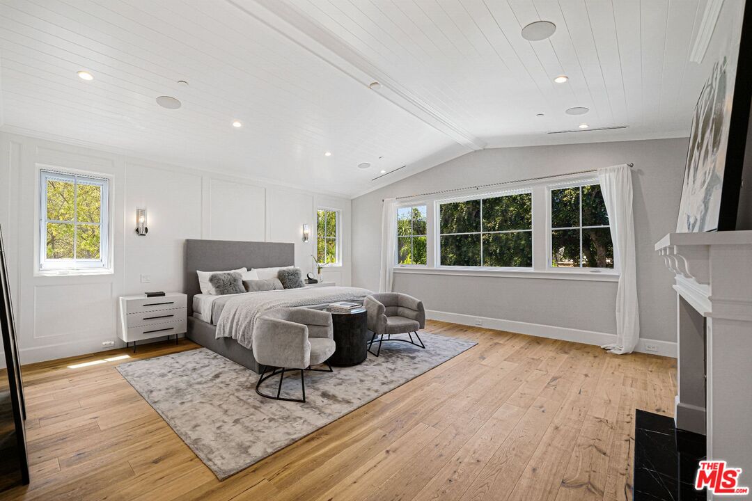 813 North Spaulding Avenue Los Angeles, CA 90046 - Photo 23 of 34