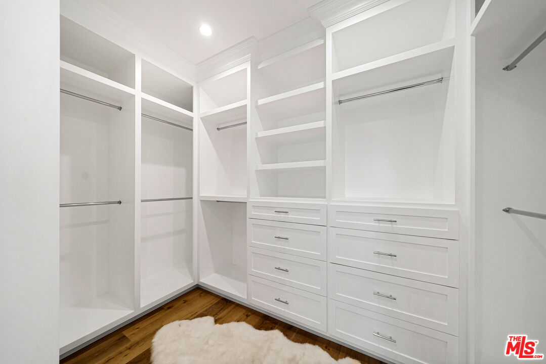 813 North Spaulding Avenue Los Angeles, CA 90046 - Photo 29 of 34