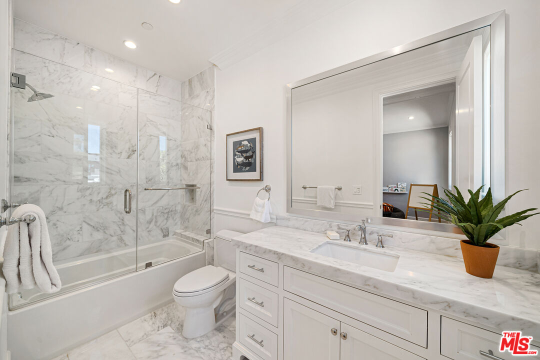 813 North Spaulding Avenue Los Angeles, CA 90046 - Photo 31 of 34