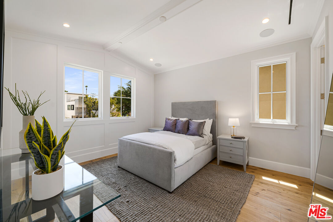 813 North Spaulding Avenue Los Angeles, CA 90046 - Photo 32 of 34