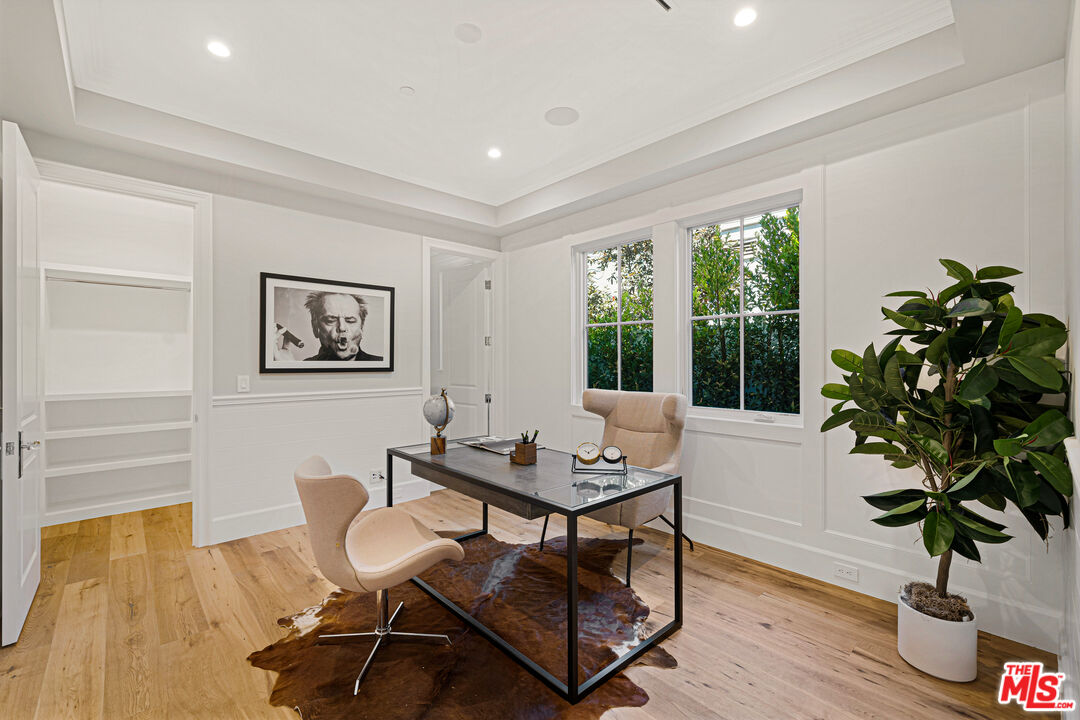 813 North Spaulding Avenue Los Angeles, CA 90046 - Photo 8 of 34