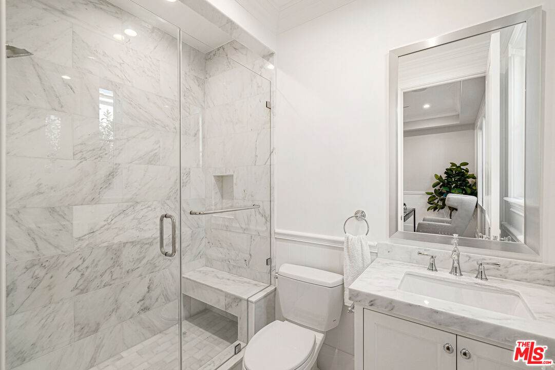 813 North Spaulding Avenue Los Angeles, CA 90046 - Photo 9 of 34