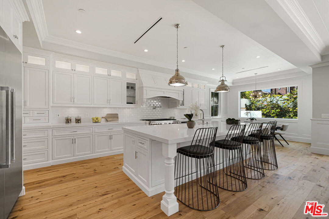 813 North Spaulding Avenue Los Angeles, CA 90046 - Photo 10 of 34