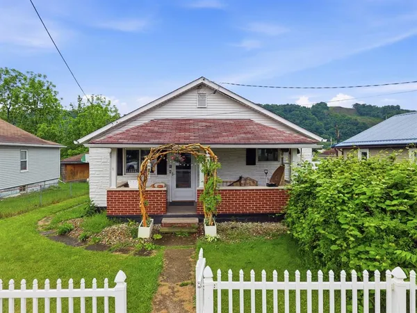 $205,000 | 506 Grant Street, Springdale, PA 15144