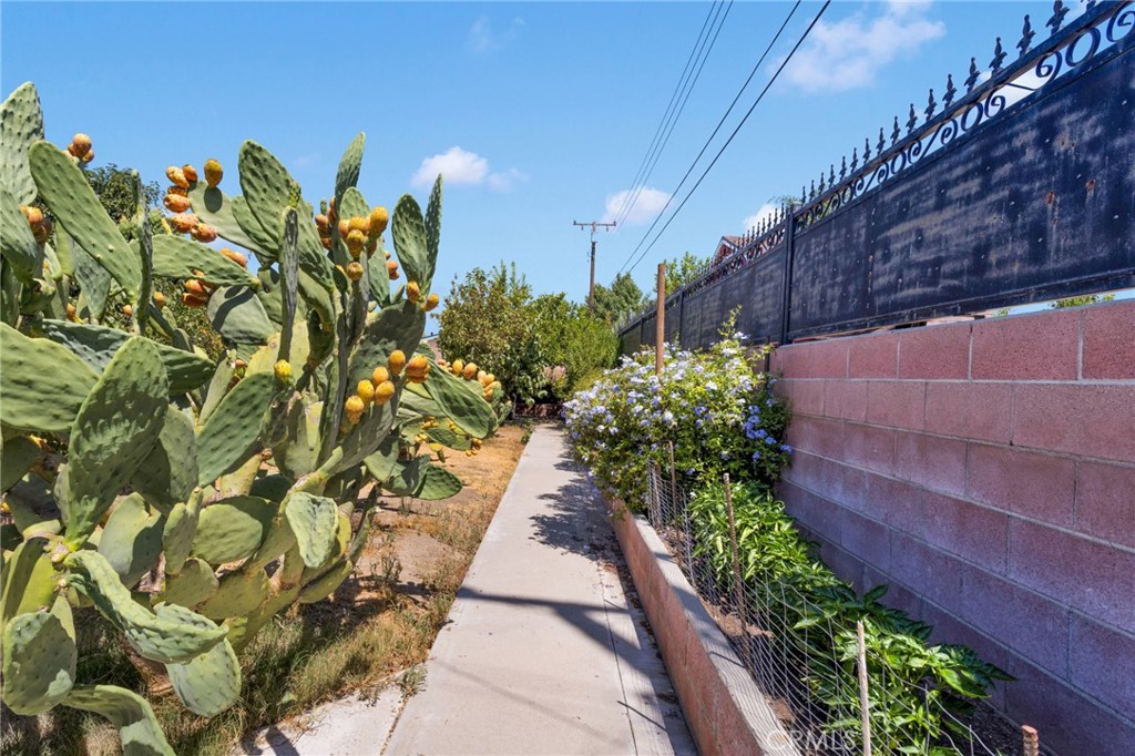 7925 Spohn Avenue Fontana, CA 92336 - Photo 21 of 25 a view of a pathway with a yard