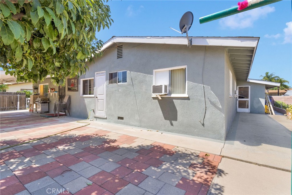 7925 Spohn Avenue Fontana, CA 92336 - Photo 23 of 25 a backyard of a house with seating space