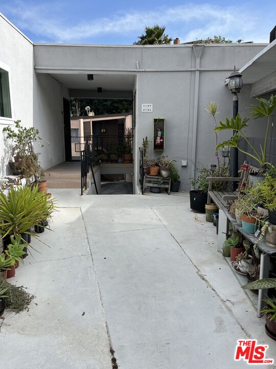 4431 Don Ricardo Drive, Unit 10 Los Angeles, CA 90008 - Photo 1 of 11 a view of lobby with furniture and potted plants