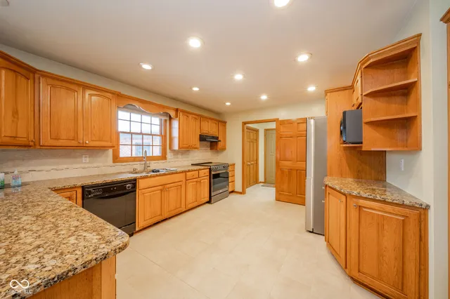 $699,900 | 2405 Wicklow Drive, Muncie, IN 47304