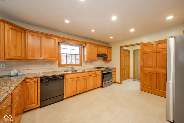 $699,900 | 2405 Wicklow Drive, Muncie, IN 47304