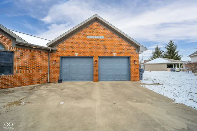 $699,900 | 2405 Wicklow Drive, Muncie, IN 47304