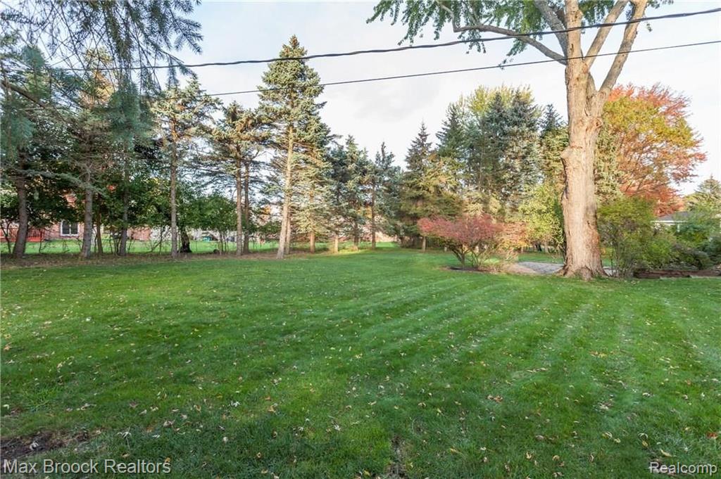 2372 Blockton Road Rochester Hills, MI 48306 - Photo 43 of 43