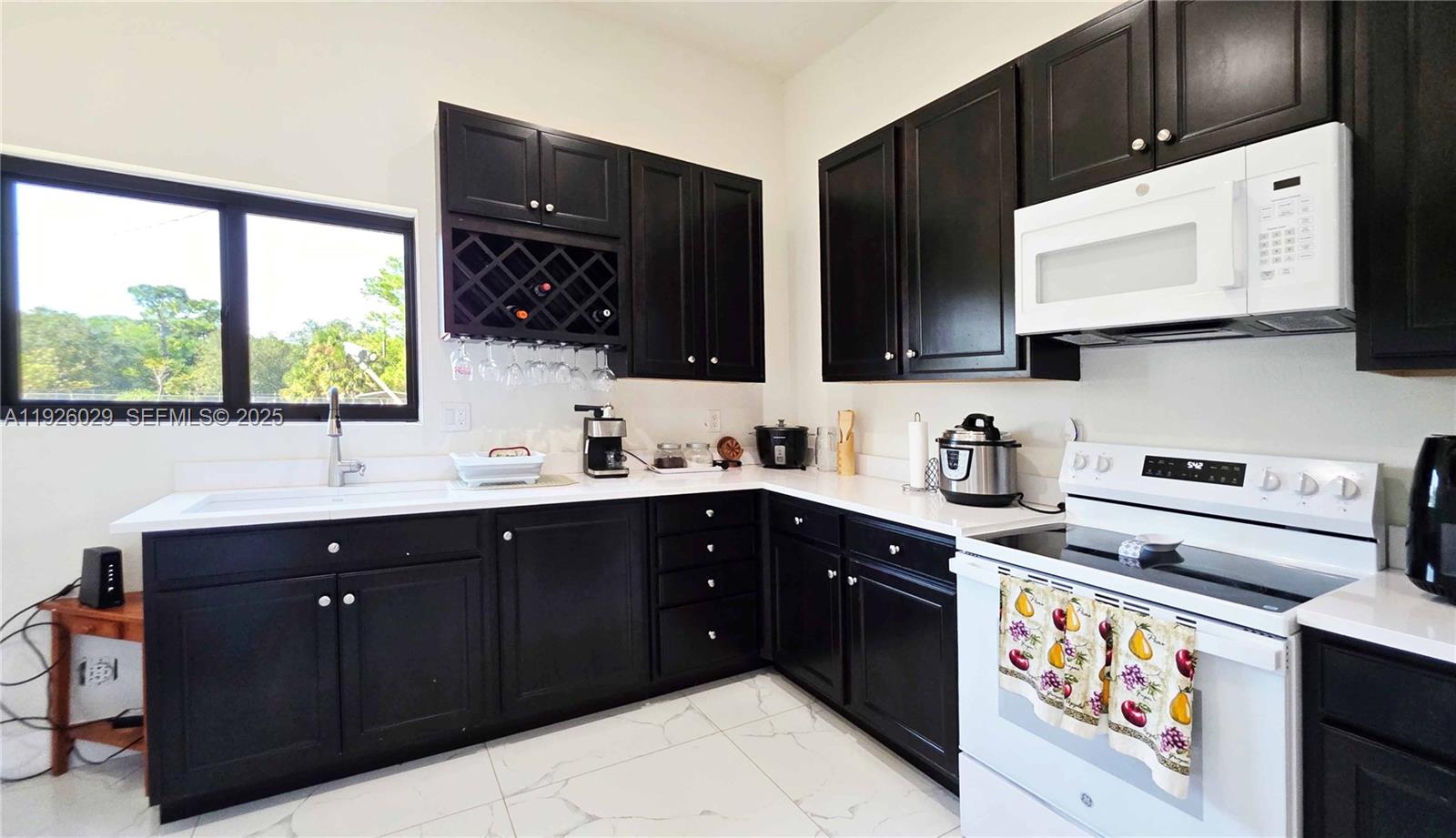 527 Perimeter Road Clewiston, FL 33440 - Photo 15 of 40 a kitchen with stainless steel appliances granite countertop a sink and a stove