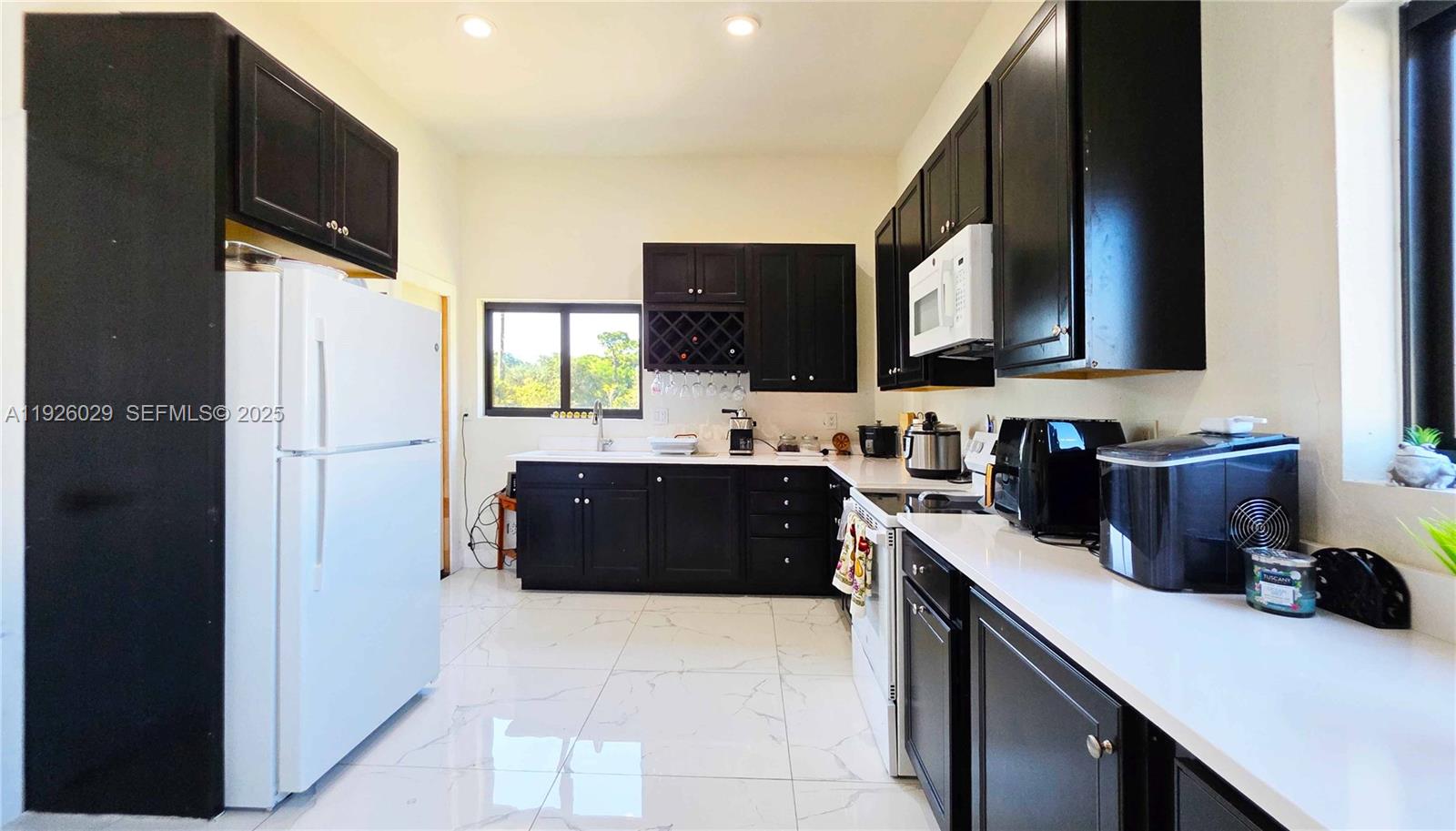 527 Perimeter Road Clewiston, FL 33440 - Photo 16 of 40 a kitchen with a refrigerator and a sink