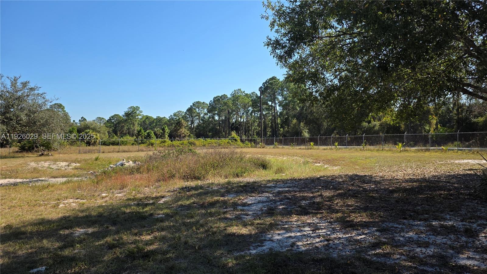 527 Perimeter Road Clewiston, FL 33440 - Photo 23 of 40 a view of a swimming pool with a yard