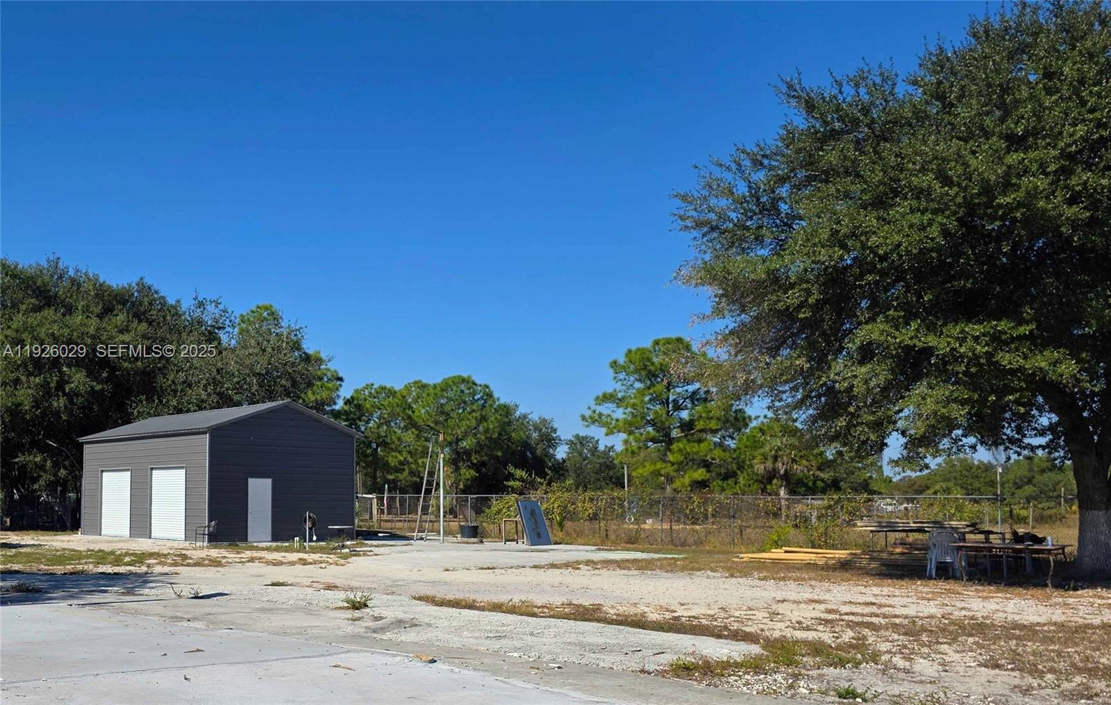 527 Perimeter Road Clewiston, FL 33440 - Photo 24 of 40 a view of a house with a yard