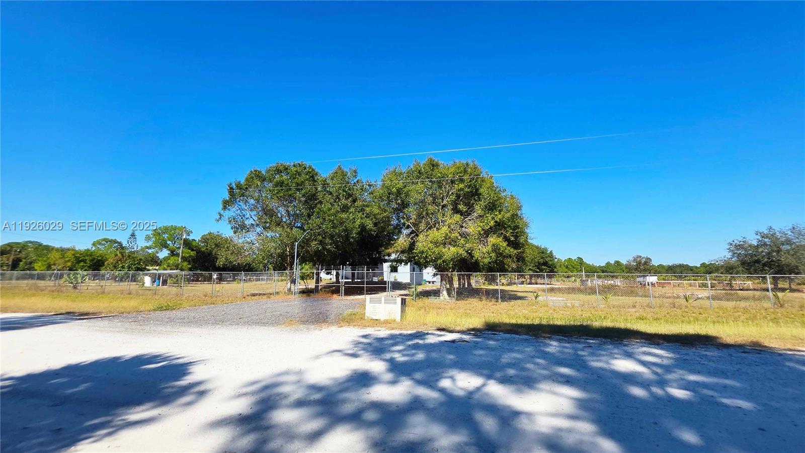 527 Perimeter Road Clewiston, FL 33440 - Photo 28 of 40 a view of a lake with houses in the background