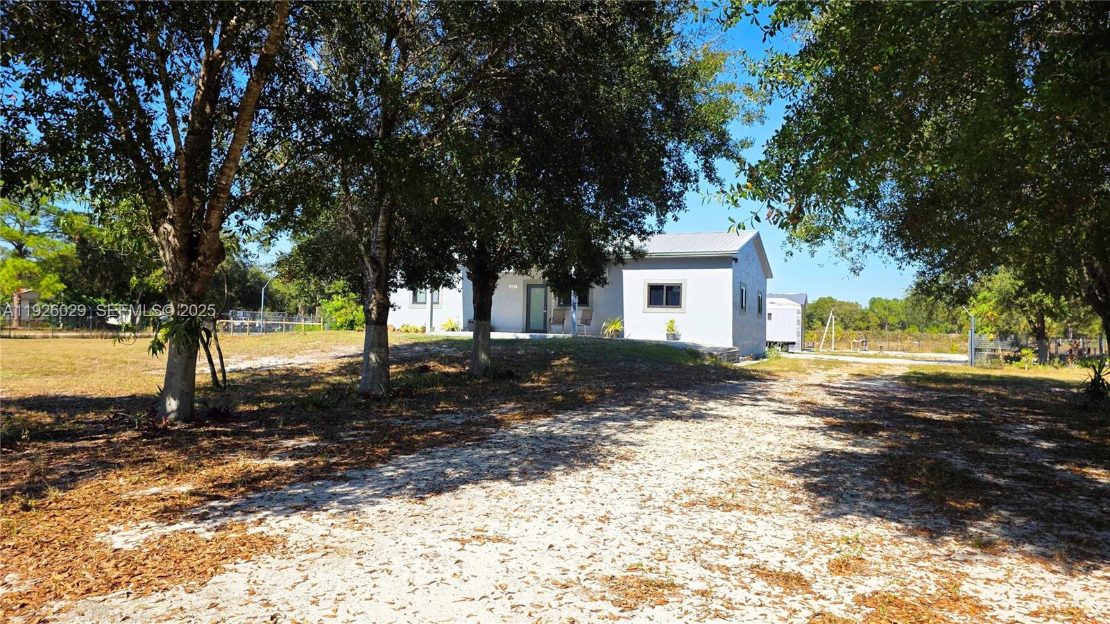 527 Perimeter Road Clewiston, FL 33440 - Photo 32 of 40 a view of a house with a yard