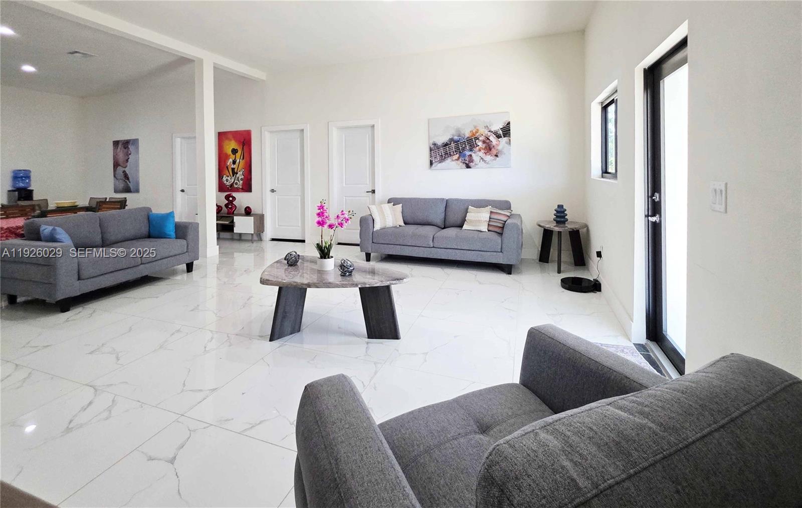 527 Perimeter Road Clewiston, FL 33440 - Photo 8 of 40 a living room with furniture and a couch